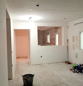 Cocina abierta al salón con barra americana