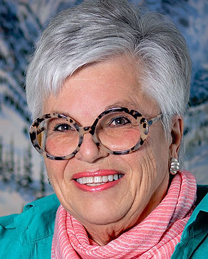 Linda Headshot 2022 for obit.jpg