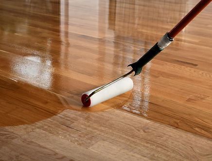 paint-roller-staining-wood-floor-840x560-75.webp