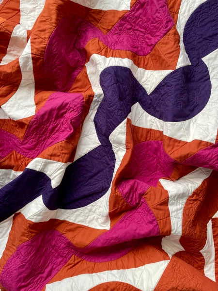 Quilt with pieced curves made from the Broken Moons Quilt Pattern by Jen Wagner of Snapdragon Quilting