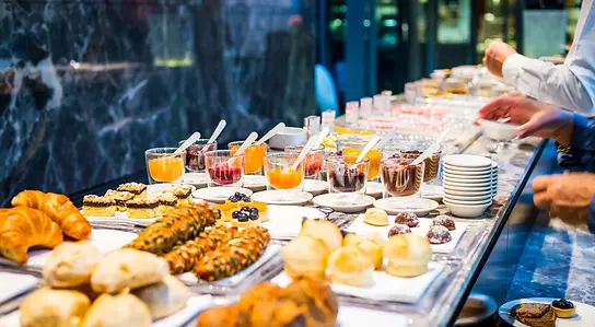 Traiteur petit déjeuner entreprise - service plateau.webp