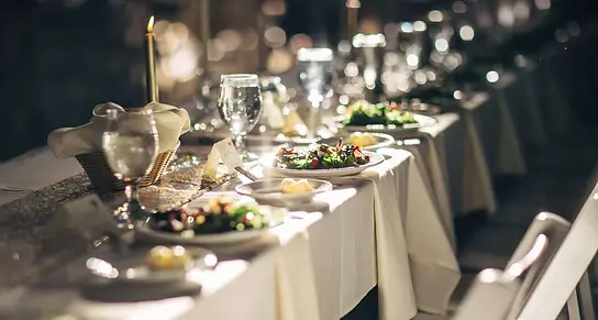 Traiteur salle de reception paris - service a table.webp