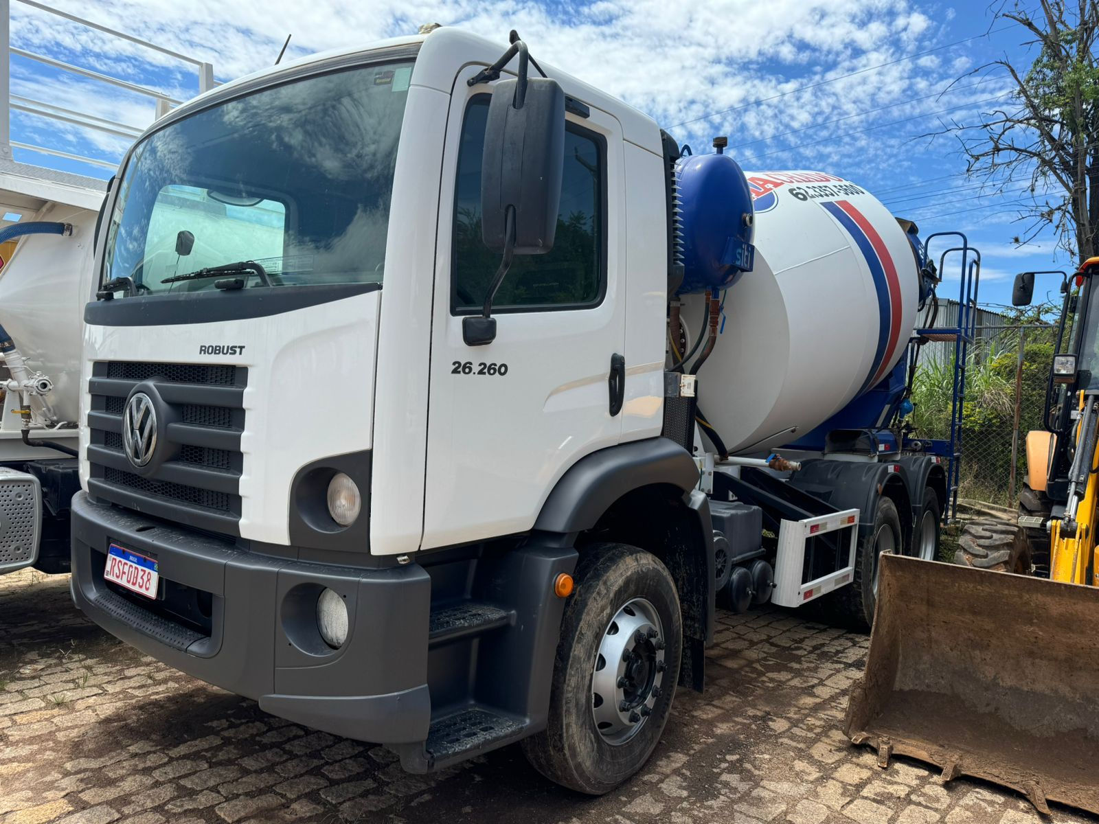 Caminhão Betoneira a venda em SP