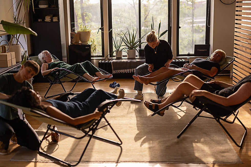 Photo of 4 people getting group acupuncture