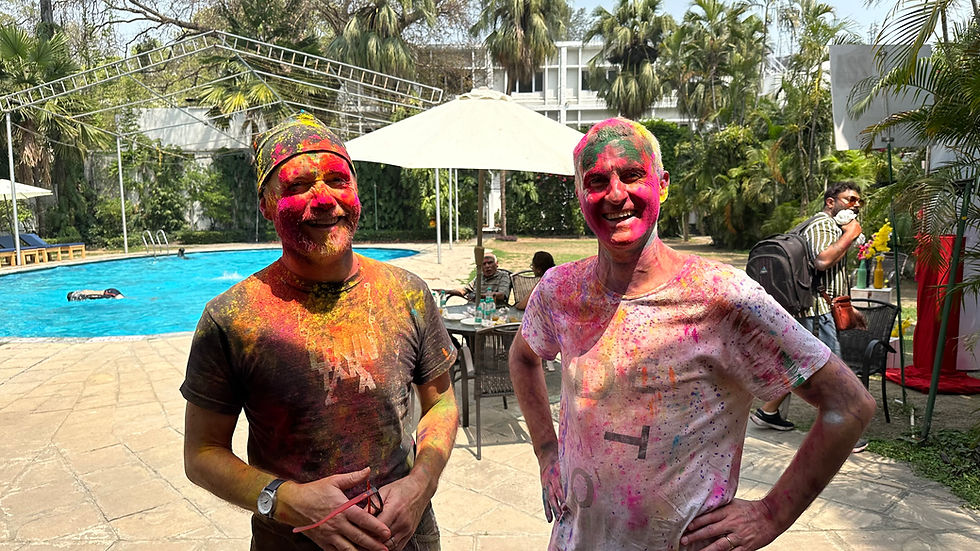 Le directeur de la photographie Dominique Colin et le réalisateur Pierre Filmon après la fête des couleurs
