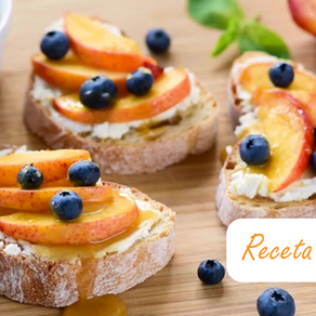 Tostas de Requesón, Durazno y miel