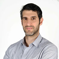Gui Headshot.jpg