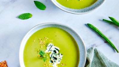 Velouté de haricots verts, menthe et roquefort
