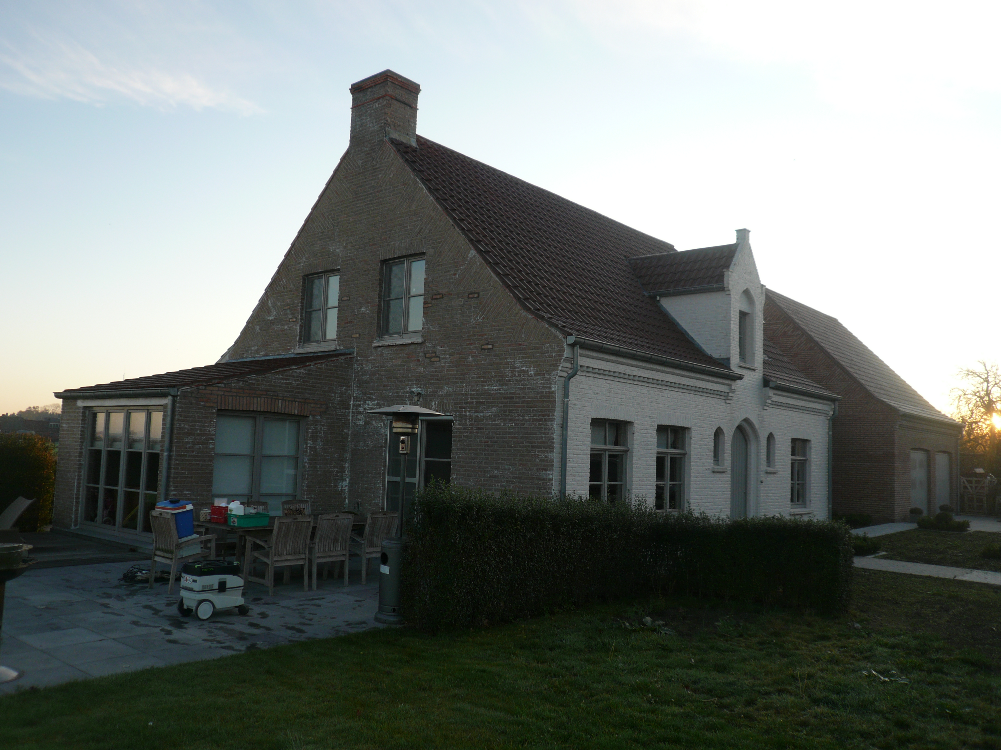 Geschilderd schrijn- en houtwerk in nette afwerking