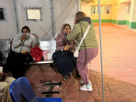 Voluntarios de Unión de Jóvenes por el Bienestar Familiar regalaron donas y café caliente