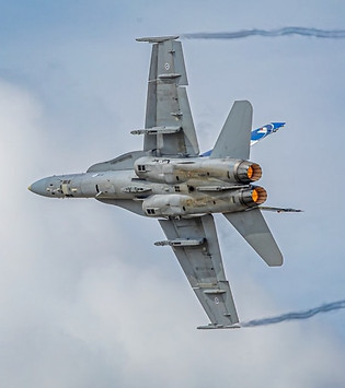 aviator-f18-hornet-thames.jpg