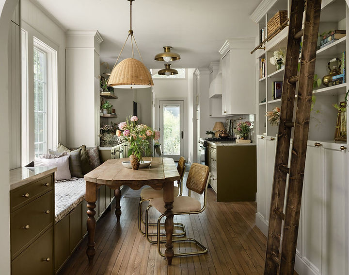 This charming cottage in Hyde Park was designed by Living Oak Interior Designed and captured by Madeline Harper Photography. 