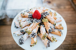 A plate full of Cannolis