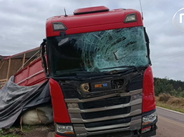 Acidente – Colisão entre caminhões na BR 290, deixa um ferido