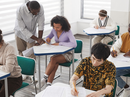 Educação - Brasileiros com ensino superior triplicam, mas 35,2% não conclui fundamental.