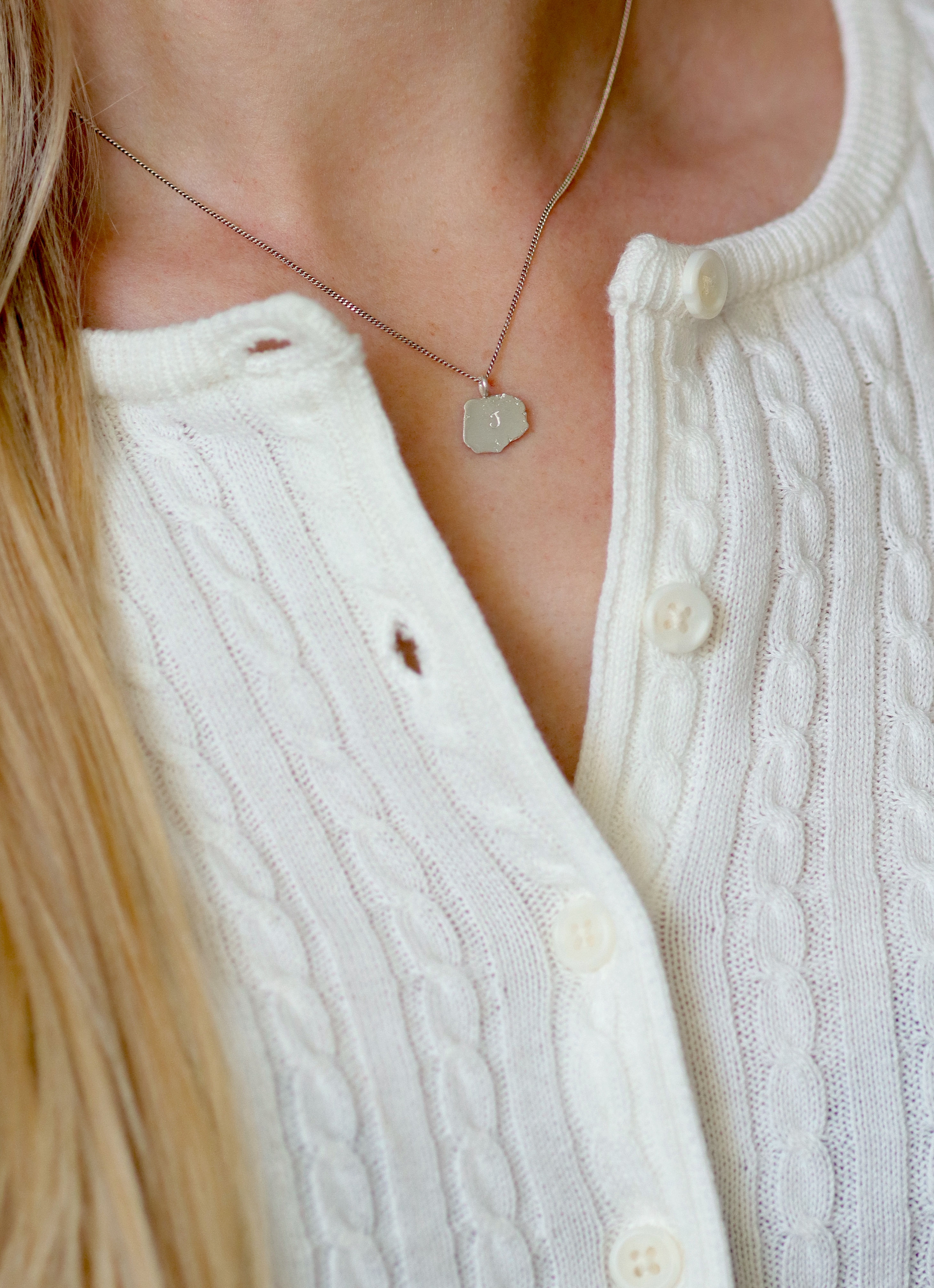 Lieblings "J" – eine Kette voller Bedeutung - Sterling Silber 925