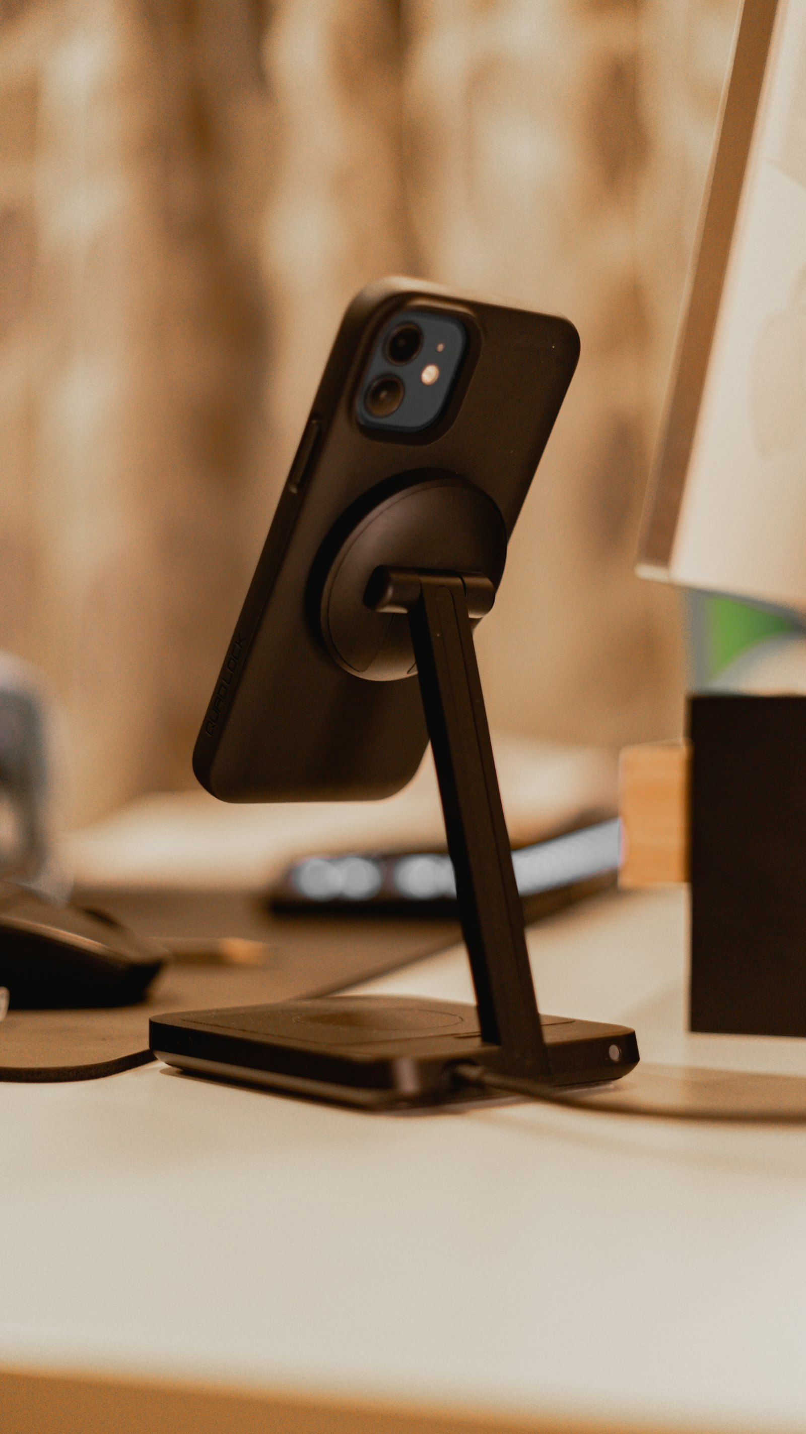 Wireless MagSafe charging stand with phone