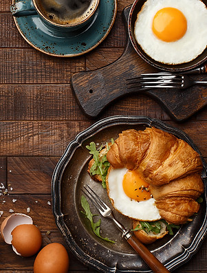 Croissant%20sandwich%20with%20fried%20eg