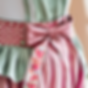 Dirndl mit Schleife und Schürze