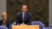Thierry Baudet geeft hier even een cursus staatsrecht, de stilte is oorverdovend