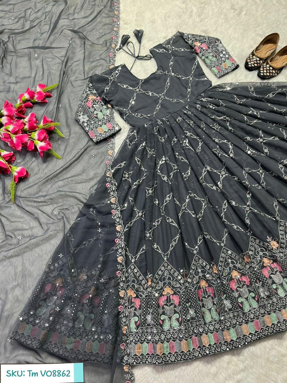 Thumbnail: Dazzling Dresses: The Art of Beautiful Gowns