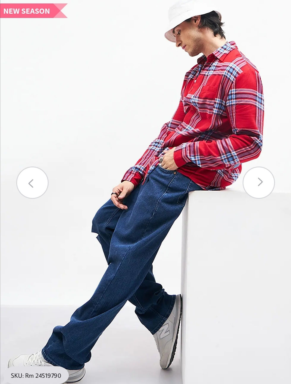 Thumbnail: Men Mid-Rise Slash Knee Pure Cotton Relaxed Fit Jeans