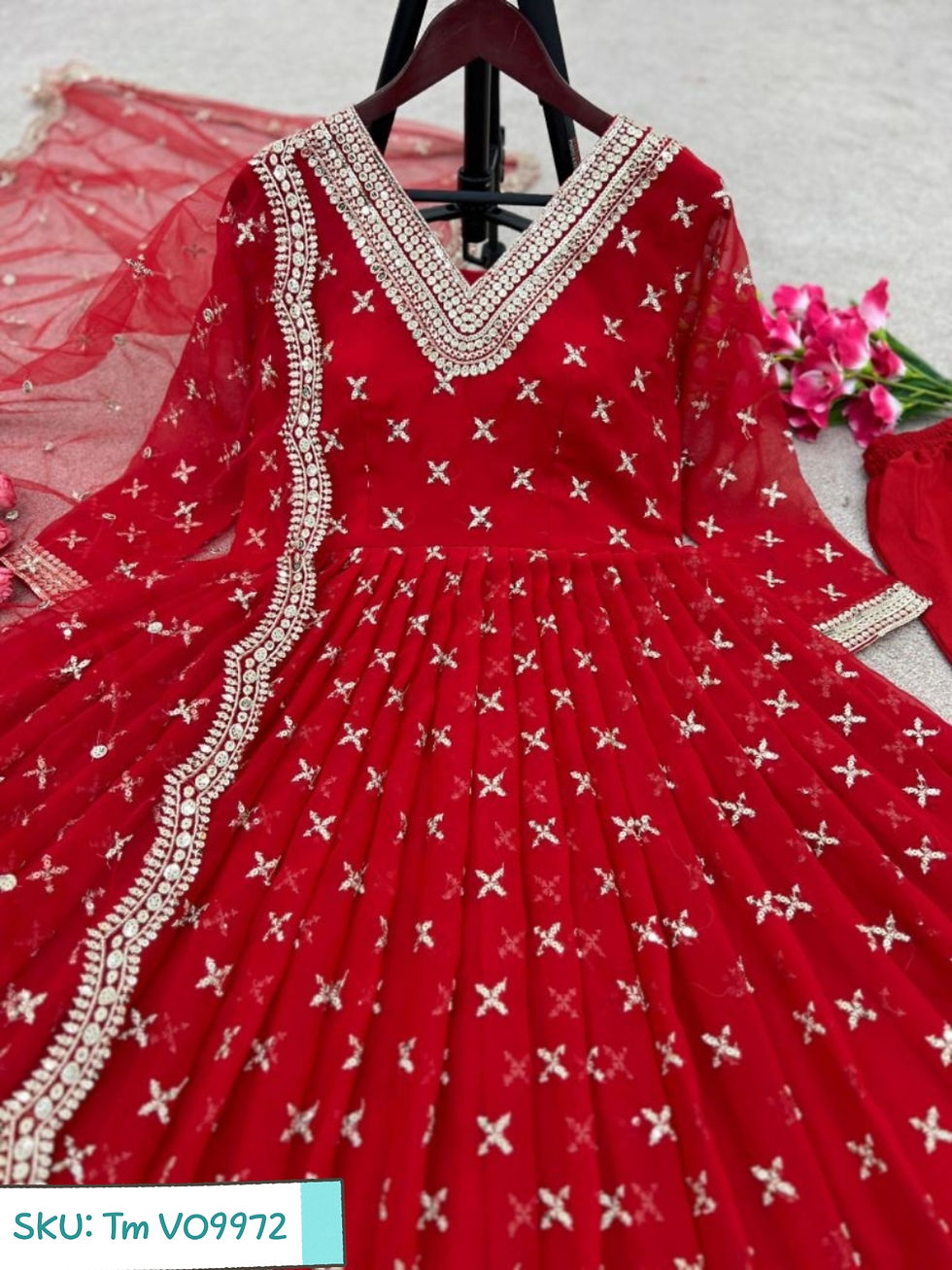 Thumbnail: Passion in Red: Beautiful Gown