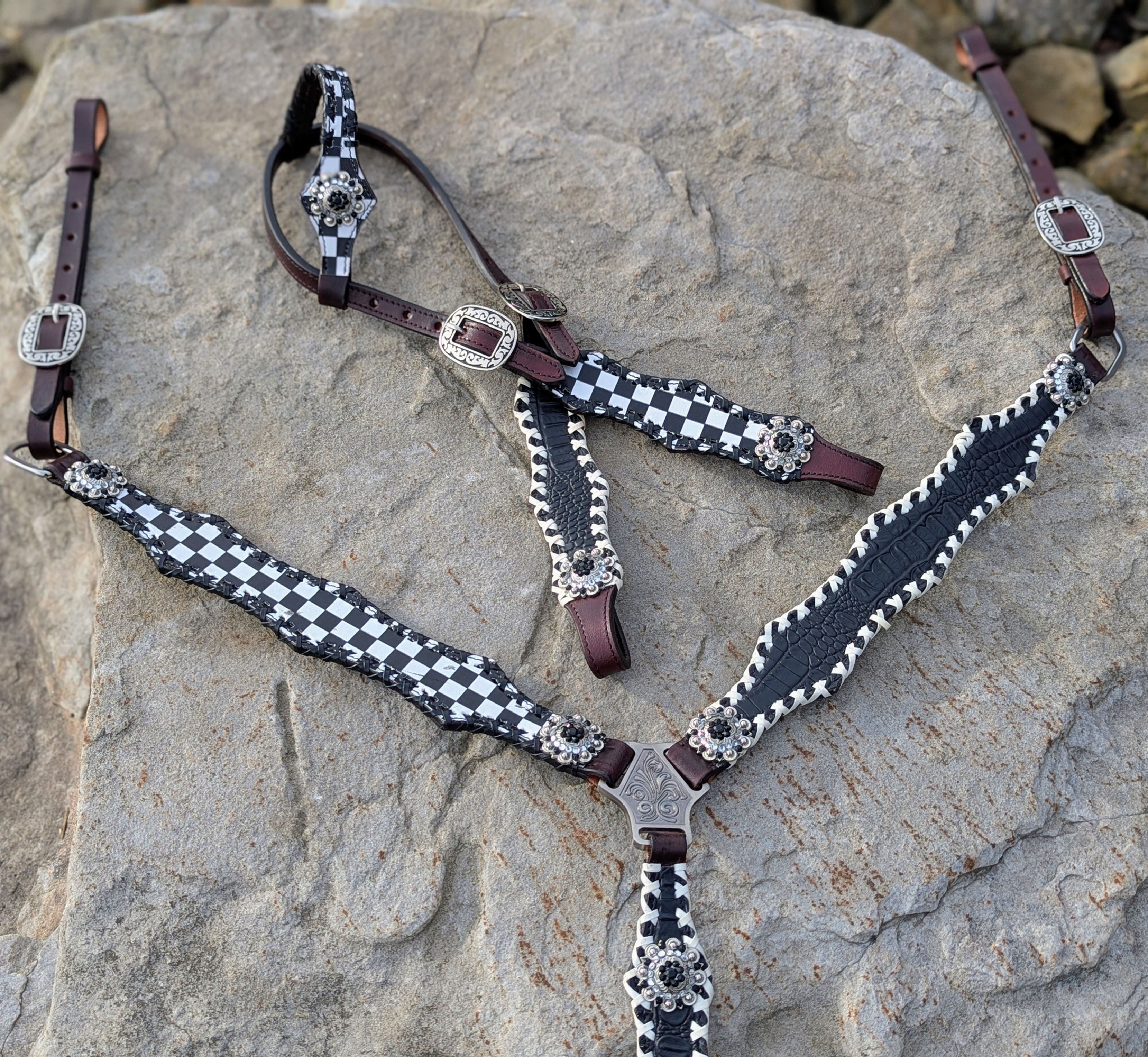 Half and Half Checkered Tack Set