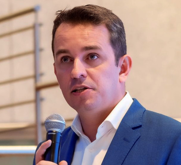 breno hunday_edited.jpg