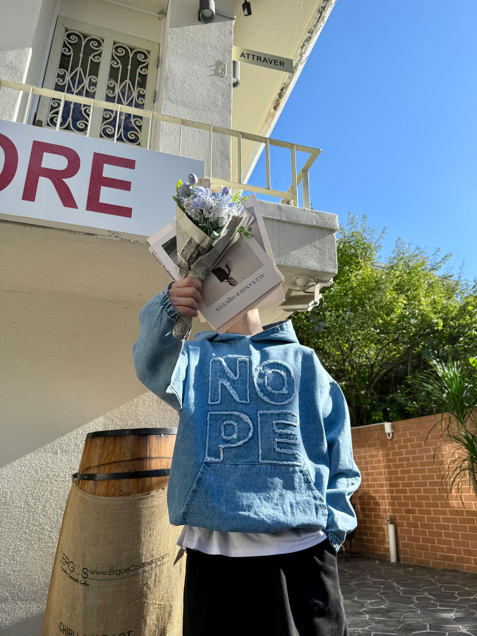 Street Style Denim Hoodie – Unisex Spring Outfit