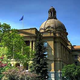 Part Three: Opportunities for Alberta’s Energy Future Following last month’s GLOBE Conference in Vancouver, Energy Futures Lab Director Chad Park caught up with two members of the Energy Futures Lab Advisory Council, Tzeporah Berman and Toby Heaps, both of whom had important roles at GLOBE and its surrounding events. The following is part three of the three-part discussion and focuses on specific considerations and opportunities for Alberta’s energy future. Part one explored some of the big international developments that Tzeporah and Toby believe are changing the playing field for the global energy system, while part two focused on infrastructure and policy to guide energy transition. Toby Heaps is the CEO and Co-Founder of Corporate Knights, CK Capital and the Council for Clean Capitalism. He spearheaded the first global ranking of the world’s 100 most sustainable corporations in 2005, and in 2007 coined the term “clean capitalism.” He sits on the Sustainability Accounting Standards Advisory Board and the University of Toronto’s Environment and Finance Committee. He is also is a member of the Advisory Council for the Energy Futures Lab. Tzeporah Berman BA, MES, LLD (honoris causa) has been designing environmental campaigns and working on environmental policy in Canada and beyond for over twenty years. She is an Adjunct Professor of York University Faculty of Environmental Studies and works as a strategic advisor to a number of First Nations, environmental organizations and philanthropic foundations on climate and energy issues. Tzeporah co-chairs a small oil industry/ENGO problem solving forum in Alberta on oil sands policy and was appointed last year to the BC Government Climate Leadership Team. She is a member of the Advisory Council for the Energy Futures Lab and is the former co-director of Greenpeace International’s Global Climate and Energy Program and Co-founder of ForestEthics. Chad: Both Tzeporah and Toby are recognized leaders on the global stage in their respective areas of expertise – Tzeporah as a prominent environmental activist and Toby as an expert and advocate in the role of capital markets and institutional investors in sustainable development. They each have strong personal ties to Alberta and also bring a global perspective. Whether or not we agree with all of their views, I believe it is important to consider this perspective as the Energy Futures Lab ponders how Alberta will position itself and evolve in the rapidly changing global energy system. Chad: Let’s talk about Alberta. You both know it’s pretty challenging times here and so I guess the first question is, what would be your message in light of everything we’ve just been talking about to Albertans generally and then specifically to the innovators and influencers who make up the EFL fellowship? Tzeporah: One thing I’ve learned over the past few years is to not avoid the hard conversations. It’s when we open up and listen to the other side that we can find our biases and also points of alignment. For the past two years, I’ve co-chaired an informal problem-solving group of 4 CEOs of oil companies and 4 executive directors of environmental groups. We came together a number of times to just try and understand each other. To try and figure out whether or not we could get on the same page. As soon as we started talking, we right away realized that in fact we weren’t even having the same conversations. We were talking past each other entirely. We don’t have all the answers but I think we’re now asking the same questions. We are starting to have the same conversation and part of that was in being willing to face the hard stuff and challenge our own biases. I remember after a particularly hard conversation about climate change, one of the CEOs said, “You know, I didn’t realize that on no other issue do I surround myself with people who agree with me and choose to avoid the conversation.” Similarly, in a conversation with a different CEO, he said to me, “It’s interesting that you have such faith in disruptive technologies and you have no faith in our existing technologies. Fair enough, I realized. Sure, it was those CEOs and ENGO executive directors that stood on the stage and changed the culture of the conversation by supporting the Alberta Climate Plan. Certainly it was a lot of the kudos go to the Andrew Leach Commission and the Notley government, but what’s really interesting is the polls show today that Albertans support the Plan. Alberta is an oil jurisdiction that set one of the highest carbon taxes in the world, and no one has all the answers about what that’s going to look like moving forward. But, there has been a dramatic culture shift in Alberta that has also really changed the conversation with the oil industry globally and for Canada nationally. I think if Alberta hadn’t done what it did, we wouldn’t be having the national climate policy conversations we’re having now. One of the greatest opportunities is for Alberta to become a model for supply side regions in being a climate leader. We can show other resource producing countries how the low carbon transition works. People talk a lot about what’s happening in Norway and while they’ve accomplished a lot, they haven’t addressed how much carbon they’re keeping in the ground. If you compare, our policies now in Alberta to Norway’s policy, they’re pretty strong. Some would say even stronger than what we’re seeing in Norway. I think we have the potential to be a global leader and a model for the rest of the world. I think that’s what we should be. Toby: I think back to in the ’80s when I was growing up in Alberta seeing the bumper stickers, “please God, let there be another oil boom. I promise not to piss it all away next time.” I think that describes what is happening now. A lot of people I went to school with that had great jobs in the oil patch and were making great salaries, but now it’s really tough times. There are tens of thousands and maybe more people that are affected by this. There are no easy answers here. Alberta’s modus operandi for too long has been boom to bust. I think we only have a couple of these booms left so we really had to make the most of them. I know this isn’t comforting to Albertans right now, but we have to say to ourselves, “Okay, we’ve got a few more juicy periods left.” How can we can squeeze this juice and really set ourselves up so have a steady path of upward progress? When we look at best practices, Norway comes up almost ad nauseam. Norway’s 96% powered by hydropower and one in 5 new cars bought there is an electric car. I think one of the most important lessons, is how they’ve taken the wealth they get from offshore oil and they reinvest that in their hydro, wind and transmission of assets that will provide them dividends well into the future. They invest along paths that will remain when they can no longer depend on the same oil wealth. I think Alberta has similar potential with its hydro power. There’s abundant hydropower potential for 11,000 megawatts. Instead of making a dash to gas which some are banking on, there’s a huge opportunity to replace coal with water. Geothermal is also a big opportunity. We hold some drilling technology and expertise if somebody is really going to make the big leap with progress on it. Why not Alberta? Chad: What a great note to end on. I think you’ve both captured the challenges and also the momentum that’s happening right now in Alberta and right across the globe. It’s been great chatting with you both. Thank you. #Culture_Shift #Clean_Technologies #Future_Economy #2016 #Hydro_Power #Geothermal_Energy