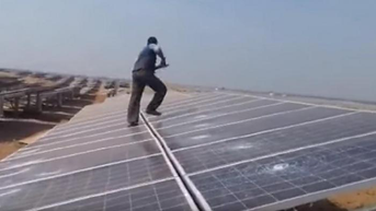 ¿Se puede pisar una placa solar?