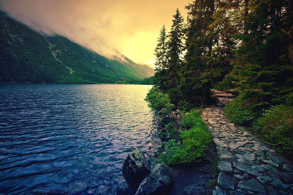 lake-mountains.jpg