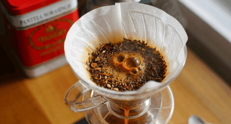 chatramue thai tea brewing 