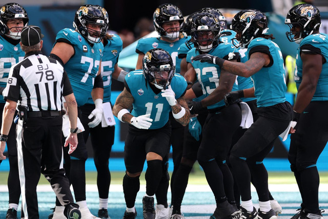 Jaguars Stun Eagles in Europe With Last-Second Walk-Off Field Goal