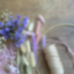 make a Dried flower hoop at home with this kit that includes instructions and all the materials you need