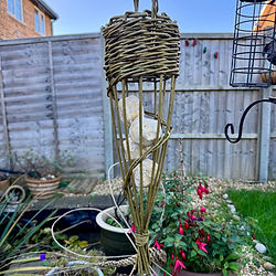 Beginner weaving techniques taught at a willow weaving workshop with Meg’s Meadow