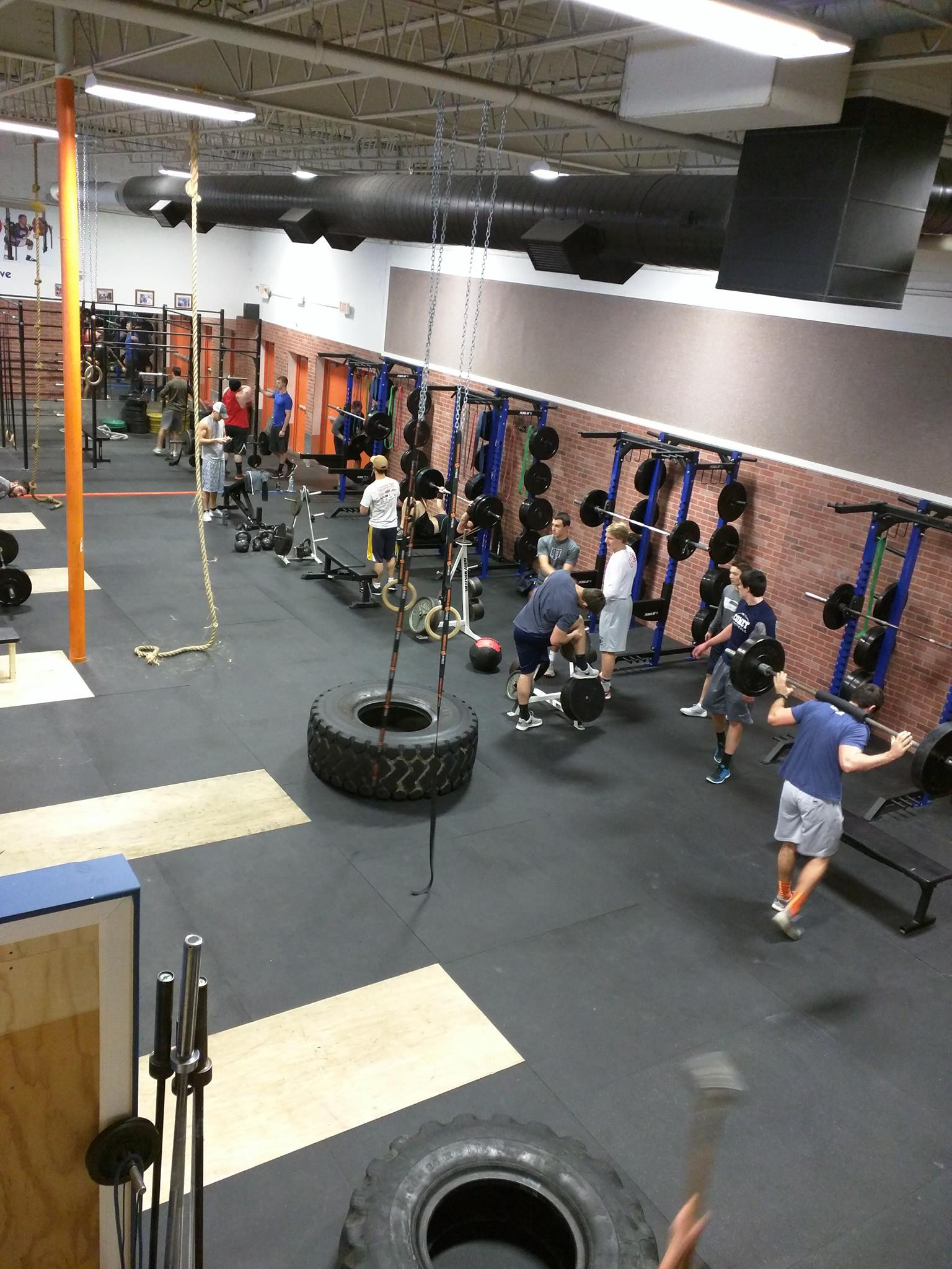 Brown's Gym - Image 7