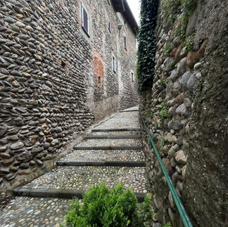 scalinata in ciottoli di fiume