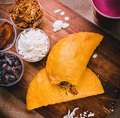 5000_empanada de pabellon criollo, a com