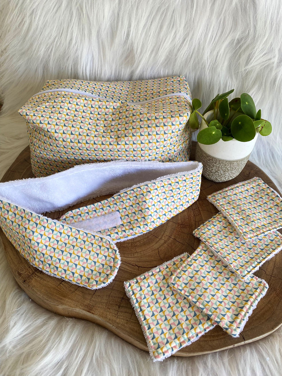 Miniature : Ensemble trousse de toilette, bandeau soin et lingettes 