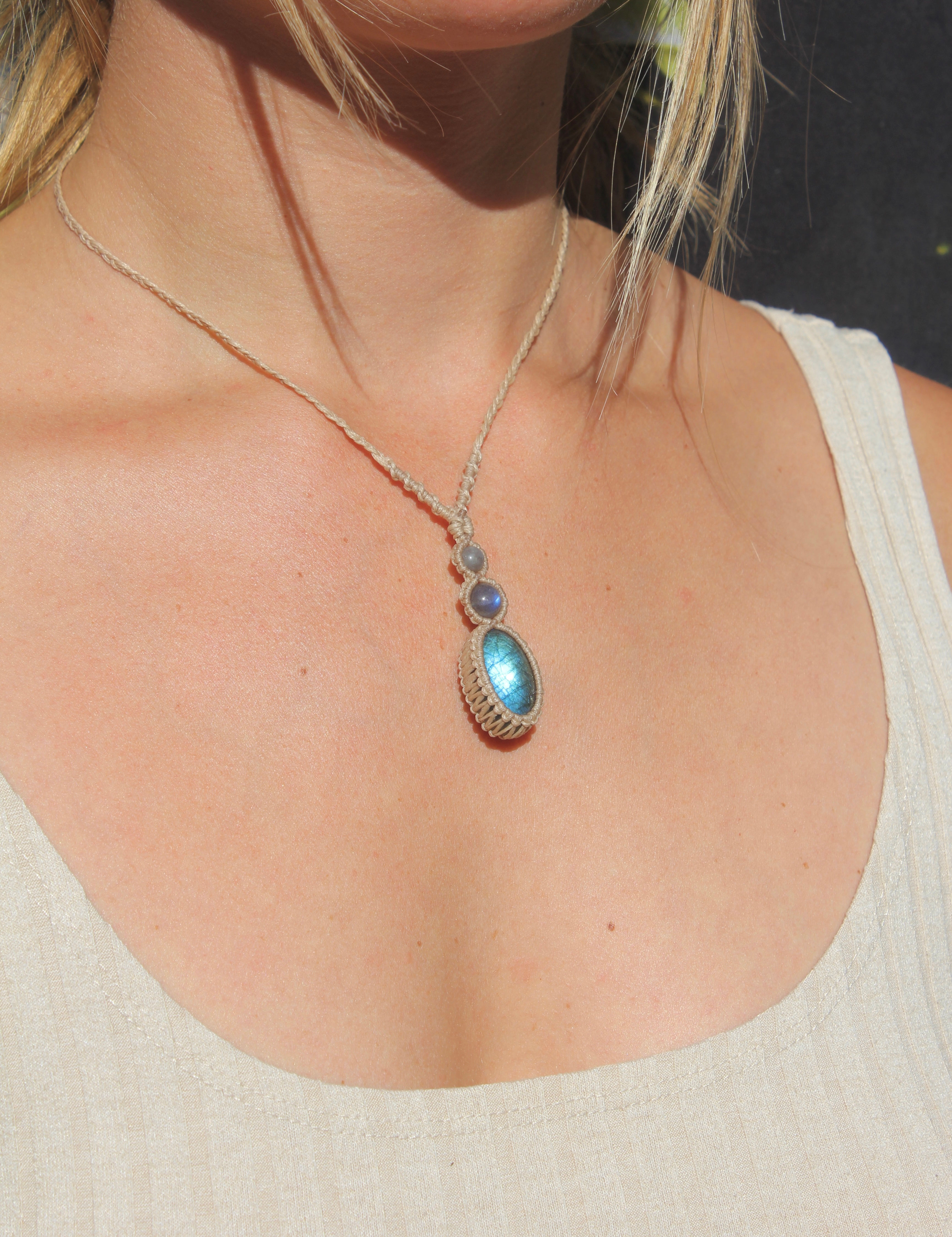 Labradorite Triple - Beige