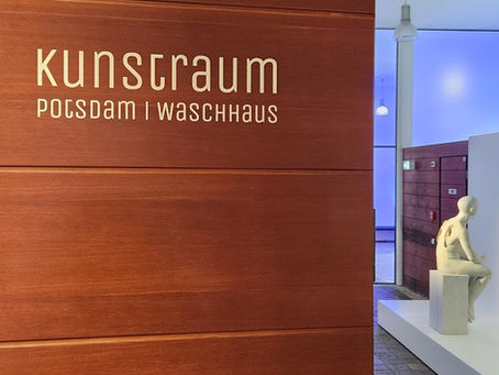 Retrospektive. Keine "Kleiderausstellung".