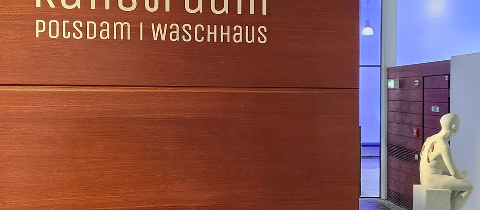 Retrospektive. Keine "Kleiderausstellung".