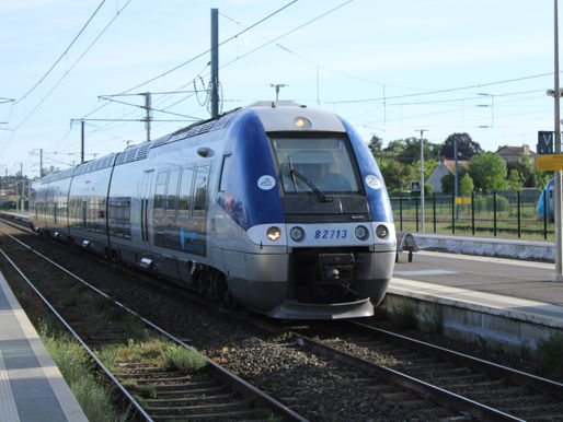 Le TER Nevers-Lyon à Moulins