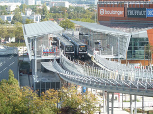 Coteaux-Beauclair : Initials C.B