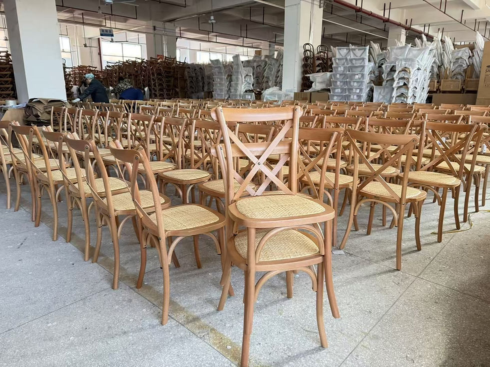 Miniaturbild: Esszimmerstuhl im französischen Landhausstil mit Rattansitz und Kreuzlehne aus massivem Eichenholz