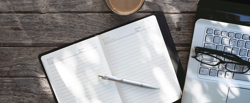 Ordinateur portable et le journal Topview