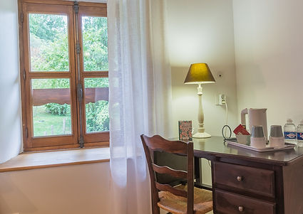 Chambre d'hôte L'Automnale bureau Saint Béron 1 _edited.jpg