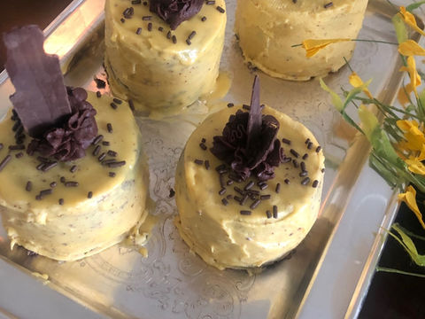 Petite Chocolate Cakes with White Chocolate Ganache